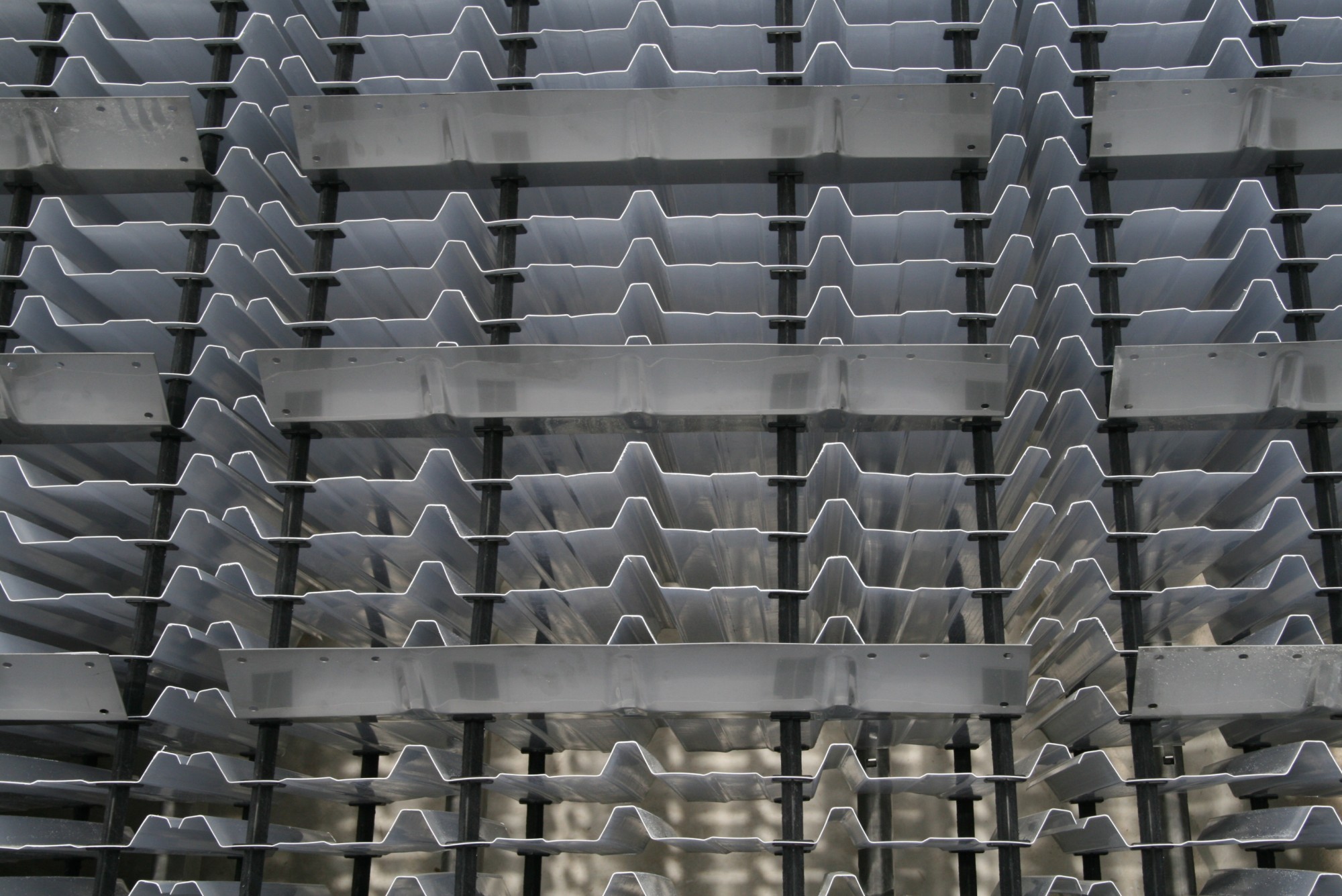 侧向流牵拉式斜板